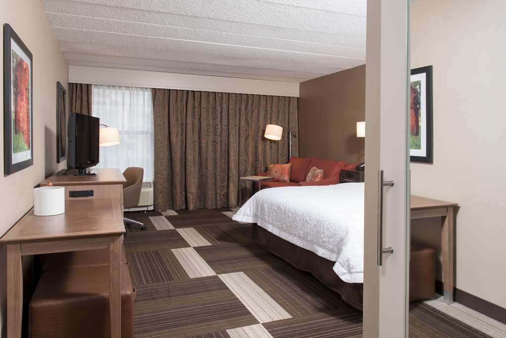 Hampton Inn Charlotte University Place Стая снимка