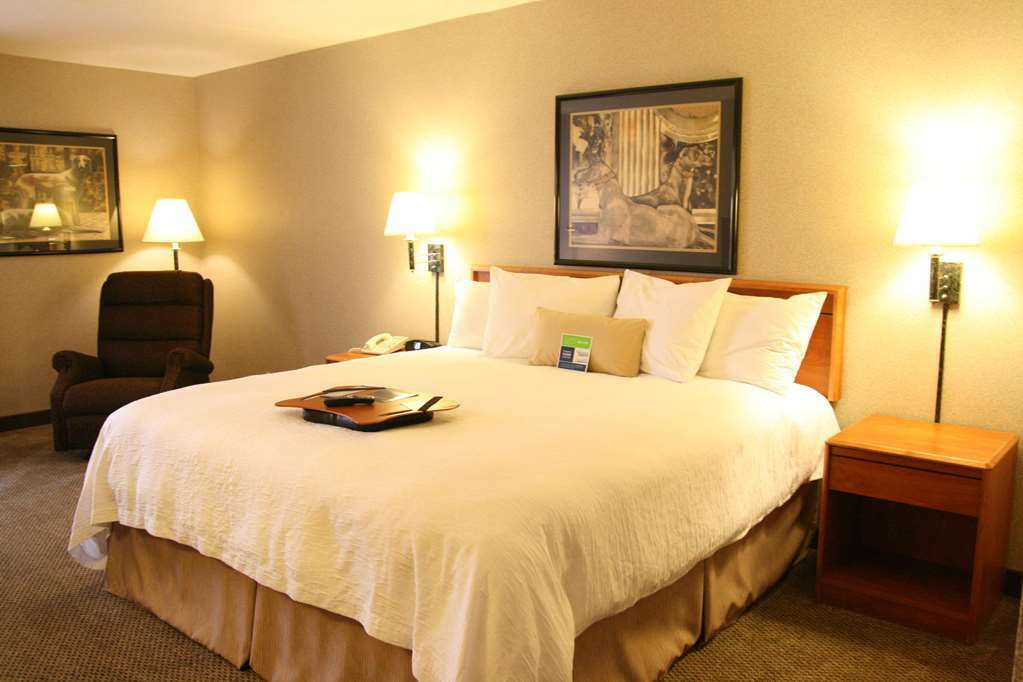 Hampton Inn Charlotte University Place Стая снимка